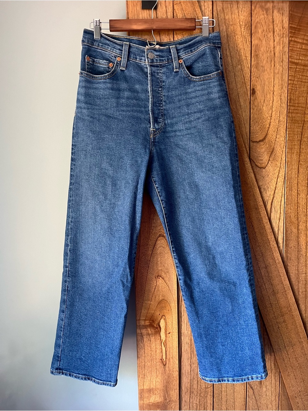 Levi's Women's Ribcage Straight Ankle Jeans in Classic Blue Denim